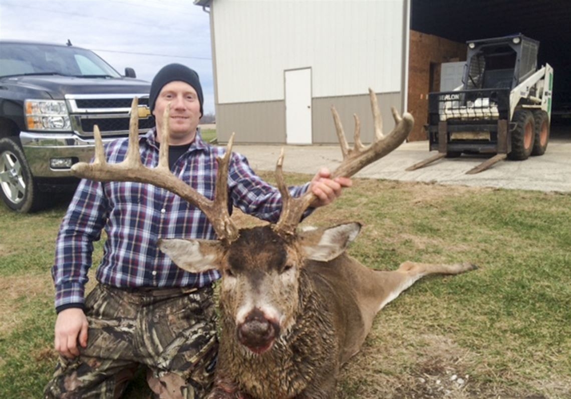Huge Buck Leaves Patient Hunter In Awe | The Blade  Ohio Deer Rut 2021