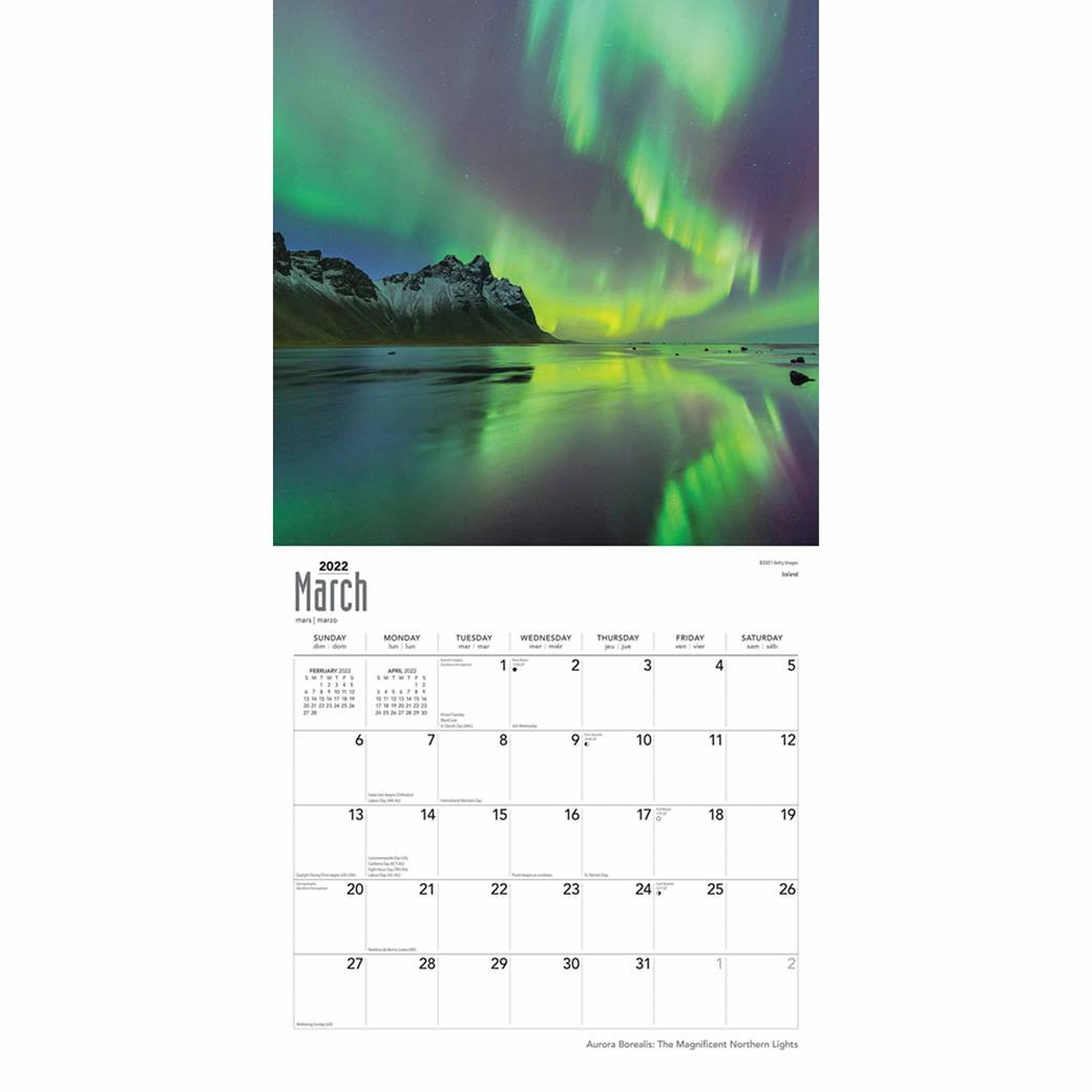 Aurora Borealis, The Magnificent Northern Lights Calendar  Light The World 2022 Calendar Zoo