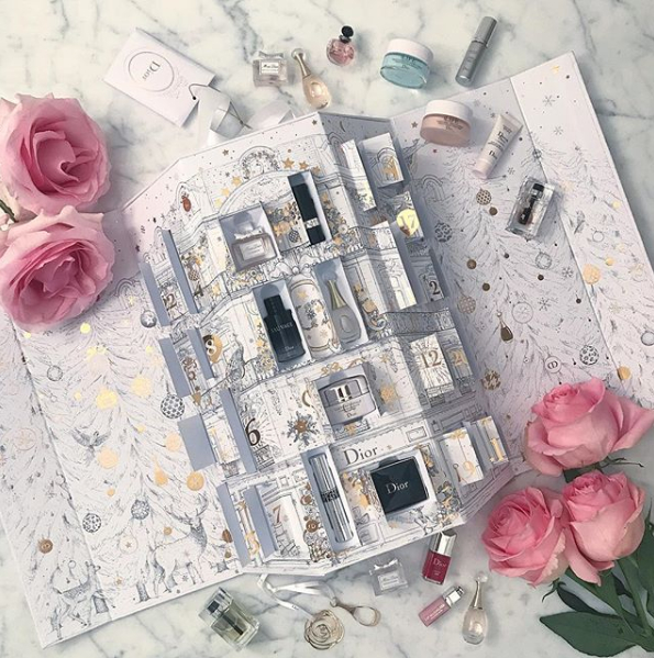 Dior Advent Calendar | 크리스마스, 카드, 디자인  Dior Makeup Advent Calendar