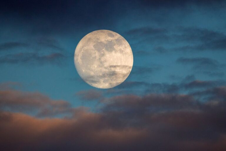 Full Moon Calendar 2022: When To See The Next Full Moon  Full Moon Calendar 2022 Brisbane